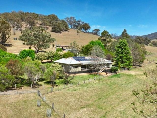 Cottage for sale in Swifts Creek, Victoria
