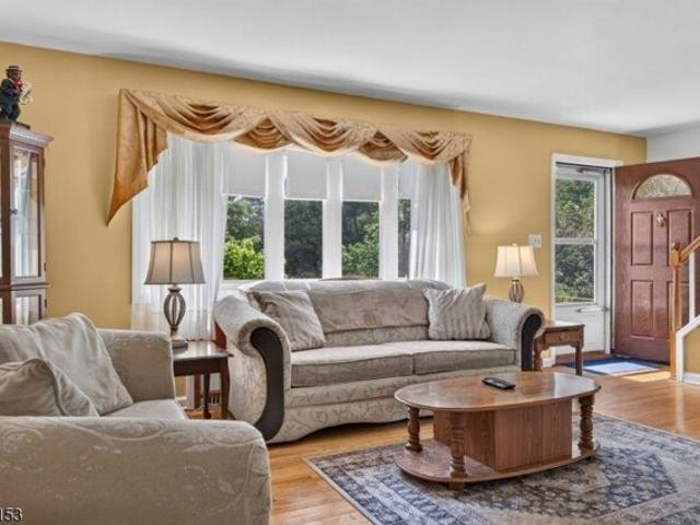 House for sale in Kendall Park, New Jersey