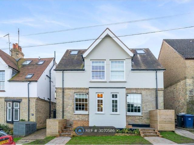 House for rent in London Borough of Barnet, Greater London