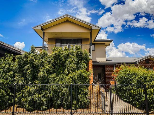 Townhouse for rent in Piallamore, New South Wales