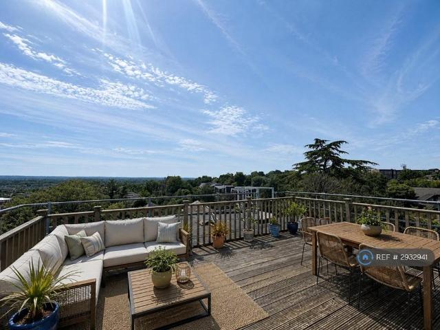 House for rent in London Borough of Merton, Raynes Park