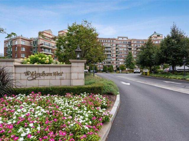 Condo for sale in Garden City