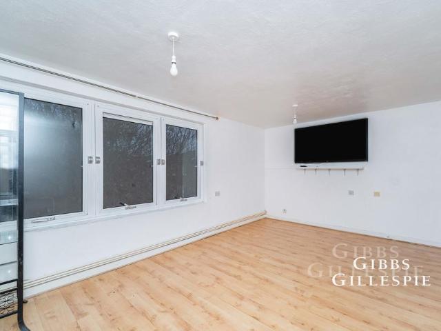Apartment for rent in Cowley, Greater London