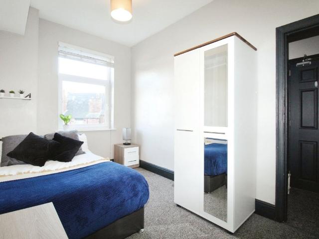 Room for rent in Harehills Corner, Leeds