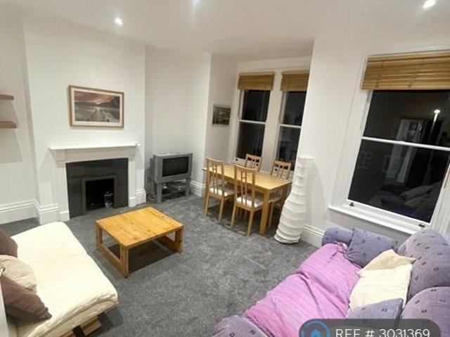 Apartment for rent in Furzedown, Greater London