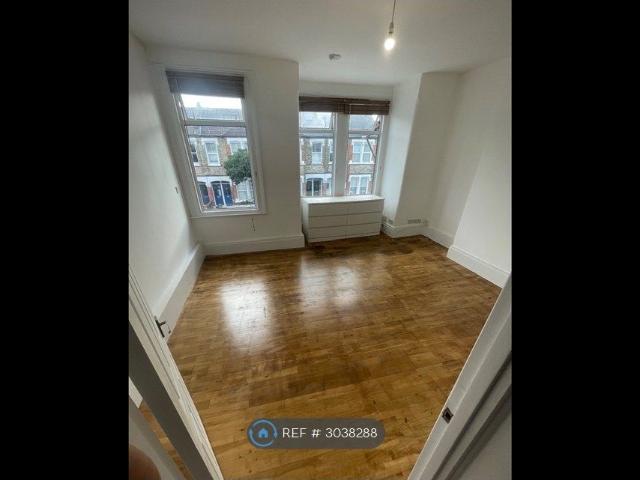 House for rent in Tooting Graveney, Greater London