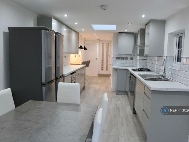 House for rent in Tooting Graveney, Greater London