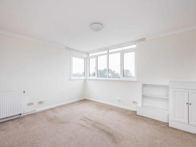 Apartment for rent in Poplar Grove, Greater London