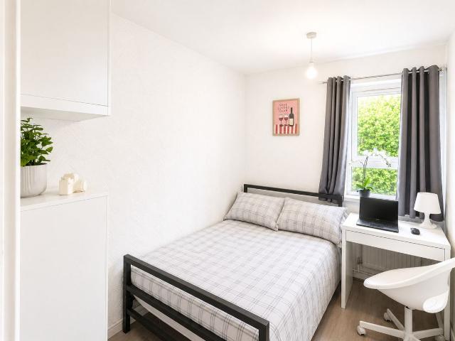 Room for rent in Poplar Grove, Greater London