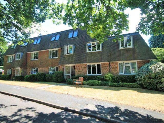 Apartment for rent in Fole, Surrey
