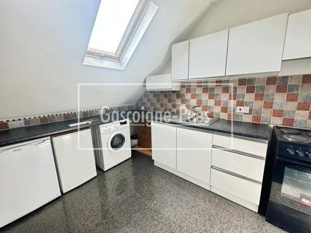 Apartment for rent in Fole, Surrey