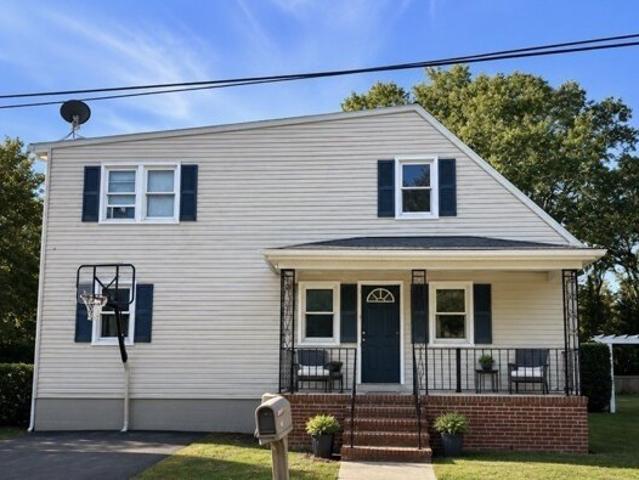 House for sale in Acushnet, Bristol County