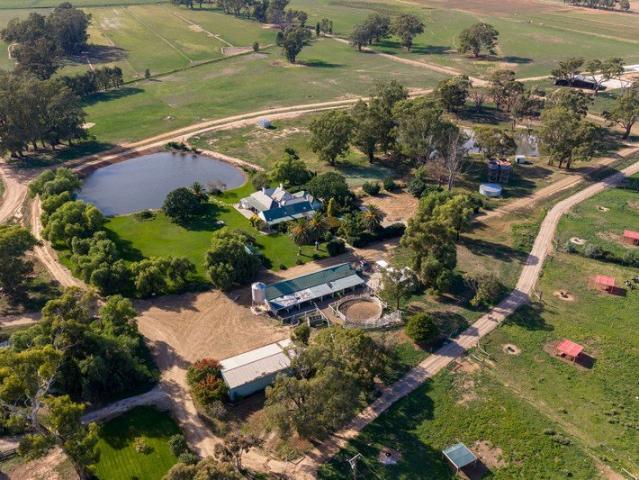 Cottage for sale in Toolamba, Victoria
