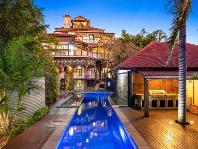 House for sale in Highgate Hill