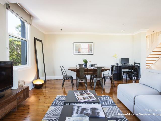 Apartment for rent in Newtown, Queensland