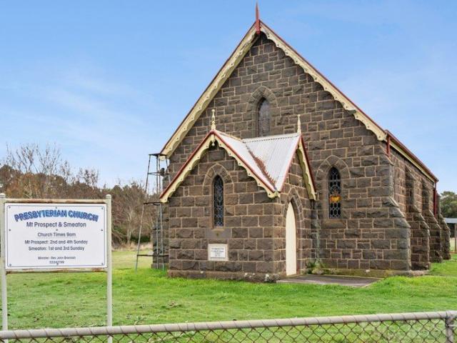 House for sale in Newlyn North, Victoria