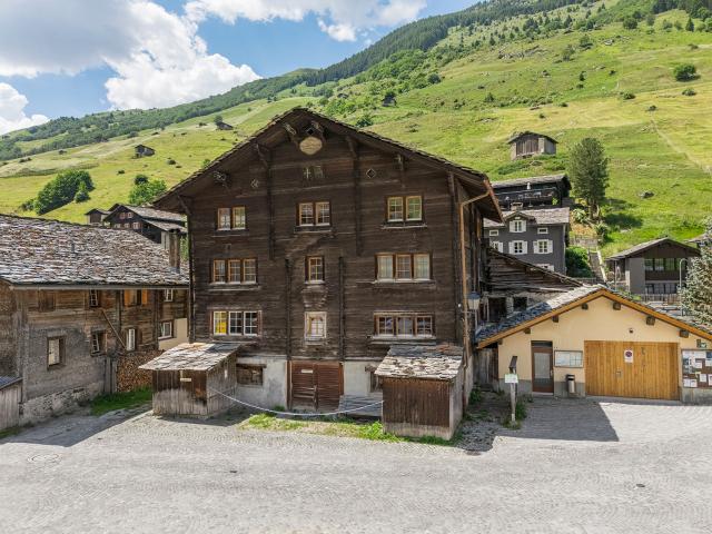 Mehrfamilienhaus kaufen in Vals, Graubünden