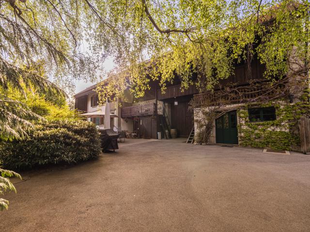 Mehrfamilienhaus kaufen in Mézières (VD), Waadt
