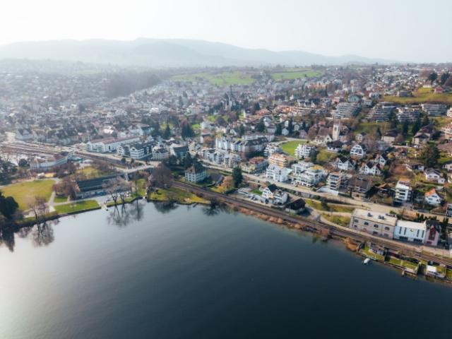 Mehrfamilienhaus kaufen in Richterswil, Zürich