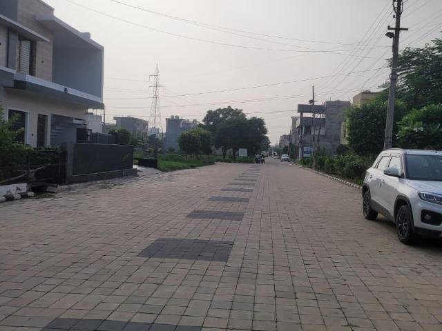 Land for sale in Zirakpur, Punjab