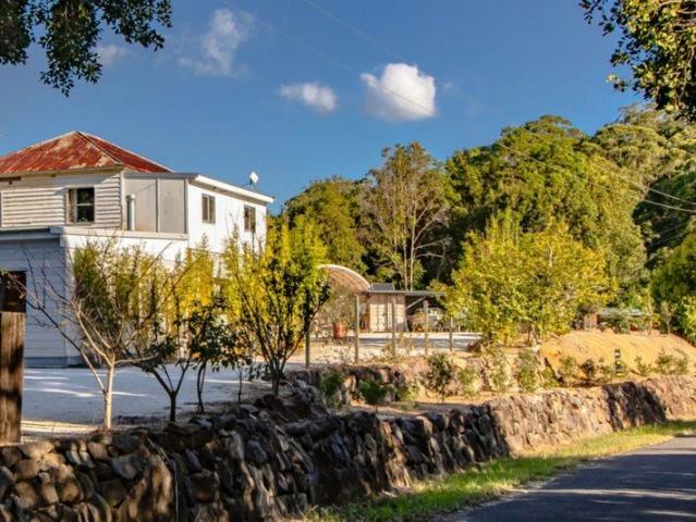 Cottage for sale in Terranora, New South Wales