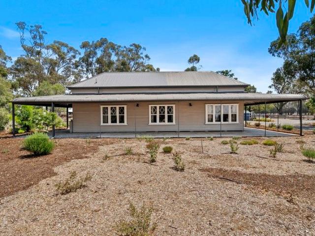 Cottage for sale in Kaarimba, Victoria