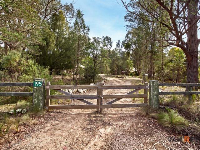 Cottage for sale in Granite Rock, Victoria
