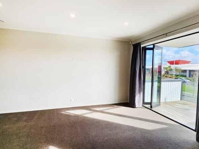 Apartment for rent in Paremoremo, Oroua County