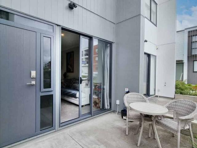 Townhouse for rent in Paremoremo