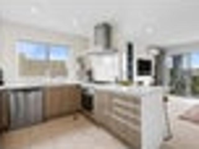Townhouse for rent in Paremoremo, Oroua County