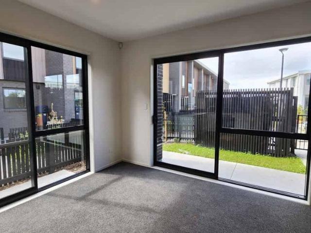 Townhouse for rent in Paremoremo