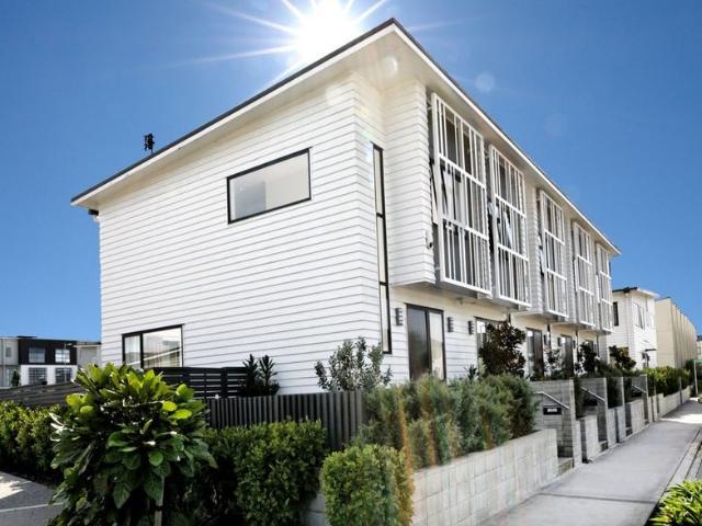 House for rent in Oratia