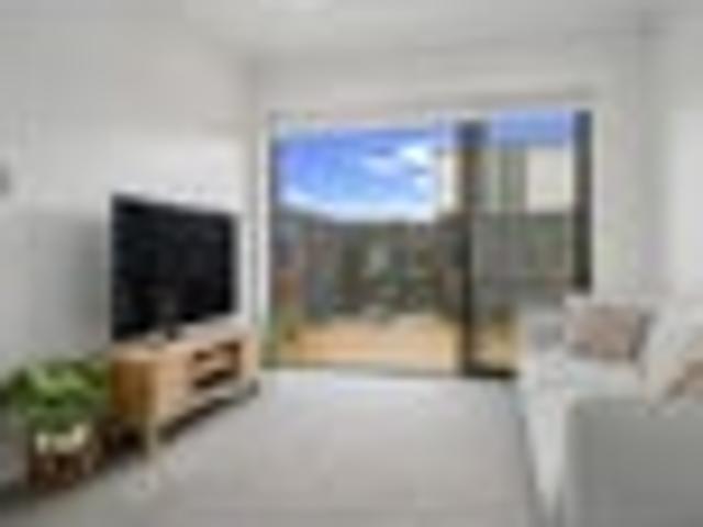 Townhouse for rent in Paremoremo, Oroua County