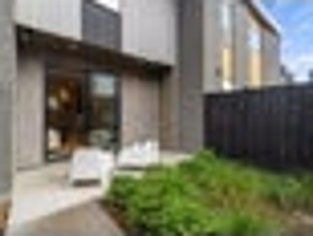 Townhouse for rent in Paremoremo