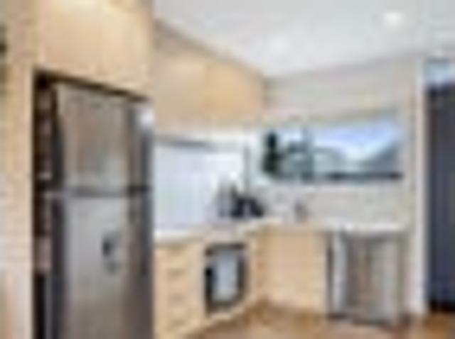 Townhouse for rent in Paremoremo