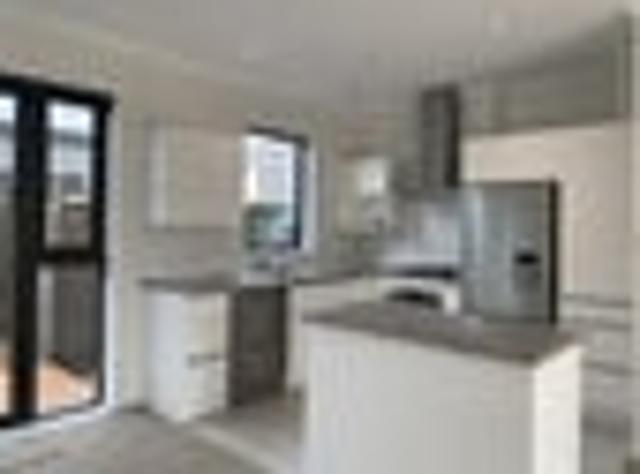 Townhouse for rent in Paremoremo, Oroua County