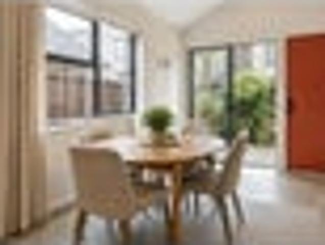 Townhouse for rent in Paremoremo, Oroua County