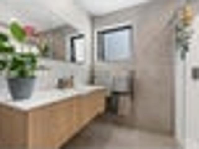 Townhouse for rent in West Harbour, Upper Harbour