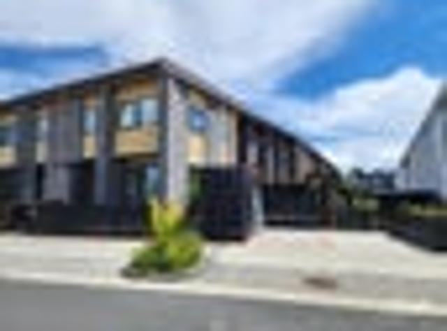 Townhouse for rent in Paremoremo