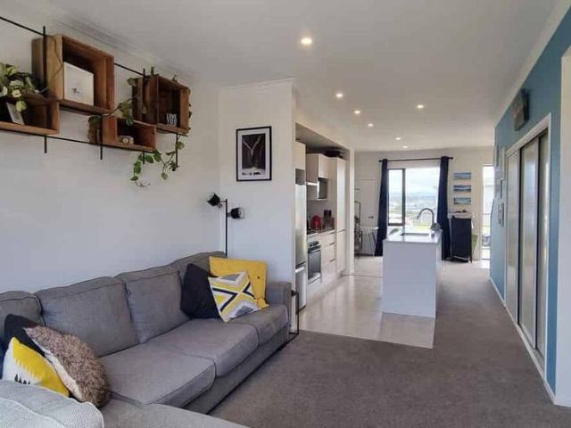 Townhouse for rent in Paremoremo