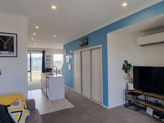 Townhouse for rent in Paremoremo, Oroua County