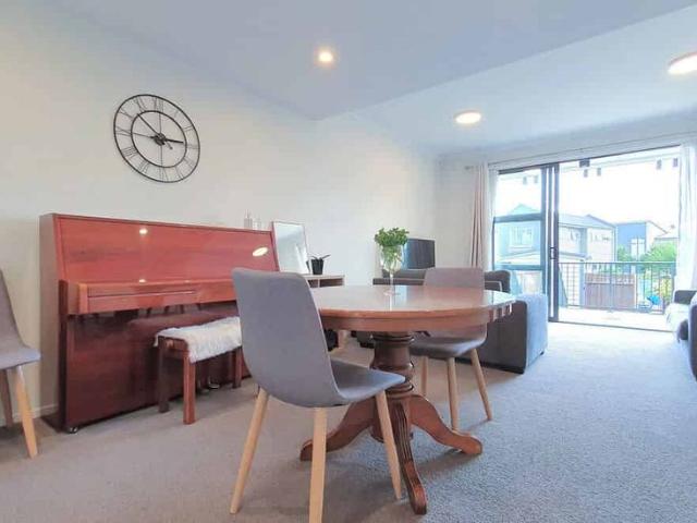 Townhouse for rent in Paremoremo