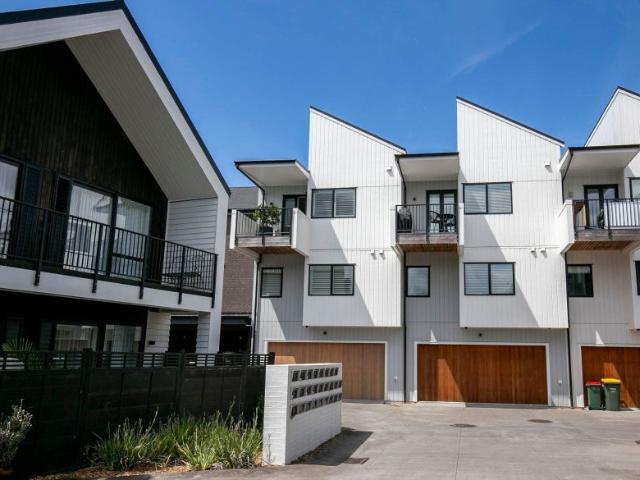 House for rent in Upper Harbour, Paremoremo