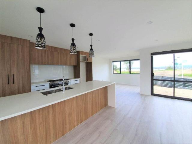 House for rent in Paremoremo, Oroua County