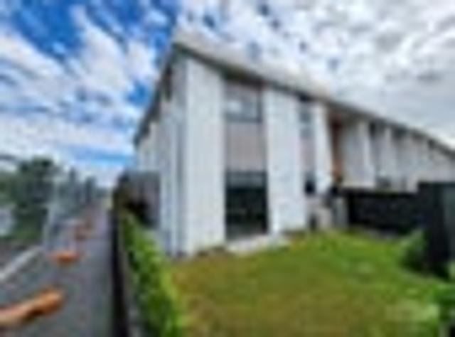 Townhouse for rent in Paremoremo