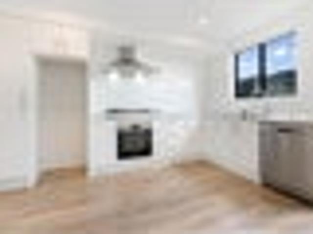Townhouse for rent in Paremoremo, Oroua County