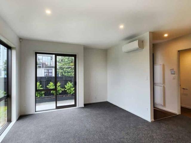 Townhouse for rent in Paremoremo