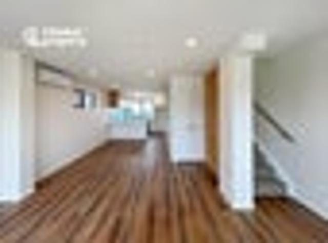 Townhouse for rent in Paremoremo, Oroua County