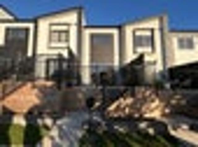 Townhouse for rent in Paremoremo, Oroua County