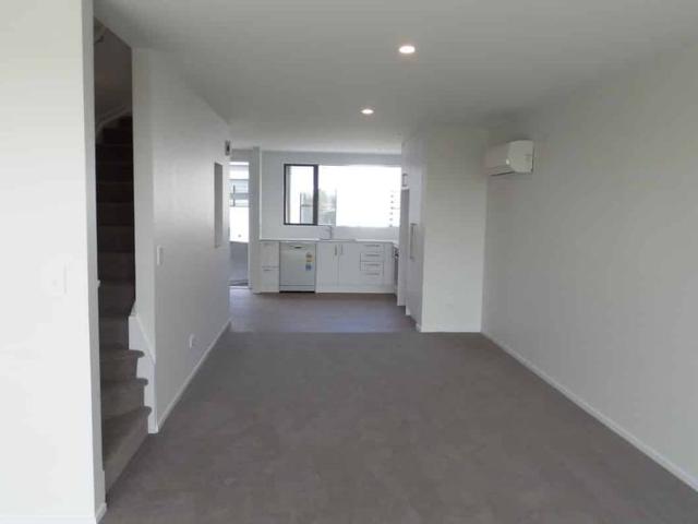 Townhouse for rent in Paremoremo, Oroua County